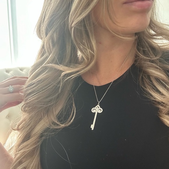 TIFFANY INSPIRED Silver Key Pendant Necklace - Picture 6 of 10